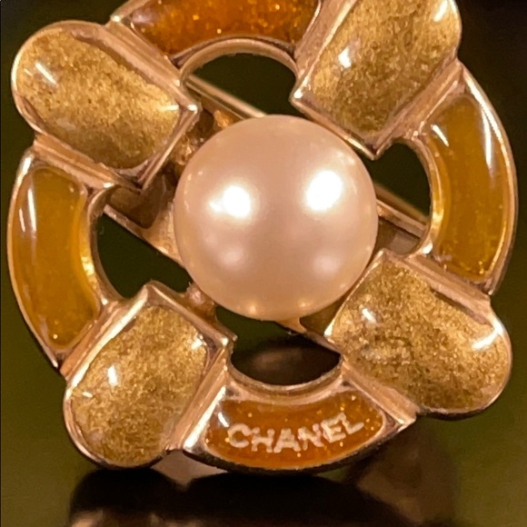 WOW POSHMARK - Authentic CHANEL Supermodel Showstopper Golden Pearl Ring - Picture 16 of 16